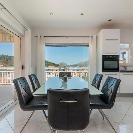 Apartment Spacious In A Quiet Area *