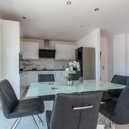 Apartment Spacious In A Quiet Area Trogir