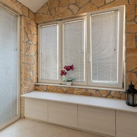 Spacious In A Quiet Area Apartment