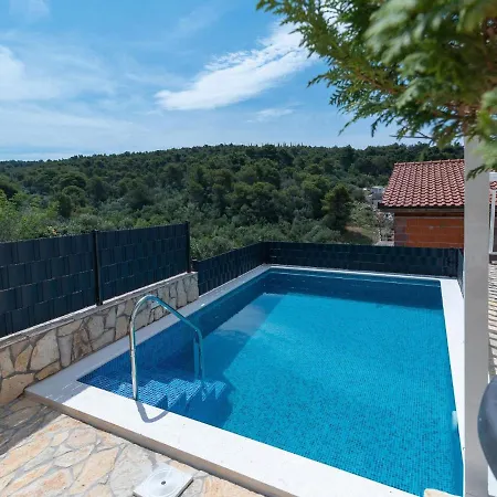 Spacious In A Quiet Area Trogir
