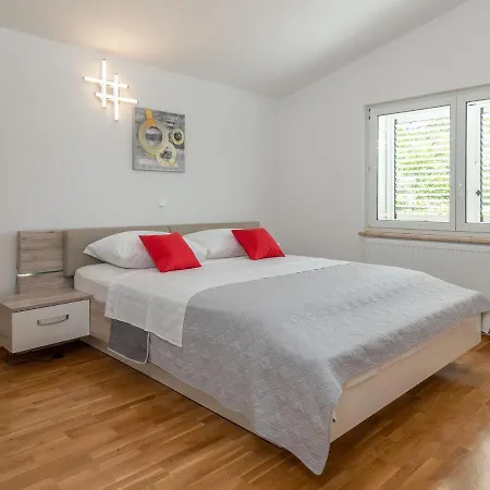 Spacious In A Quiet Area * Trogir