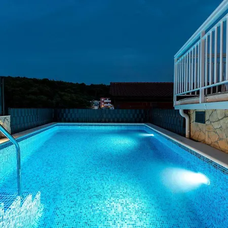 Spacious In A Quiet Area Apartment *