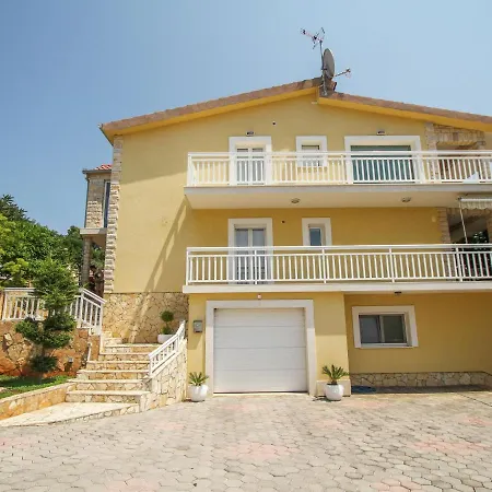 Spacious In A Quiet Area * Trogir